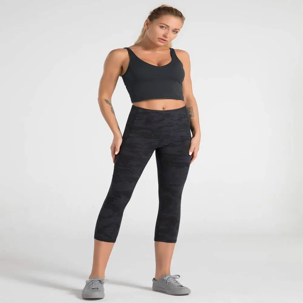 OEM Design Active Wear Custom Made Printed Black Camo Capri Leggings Yoga Pants with Phone Pocket Push Up Yoga Capri