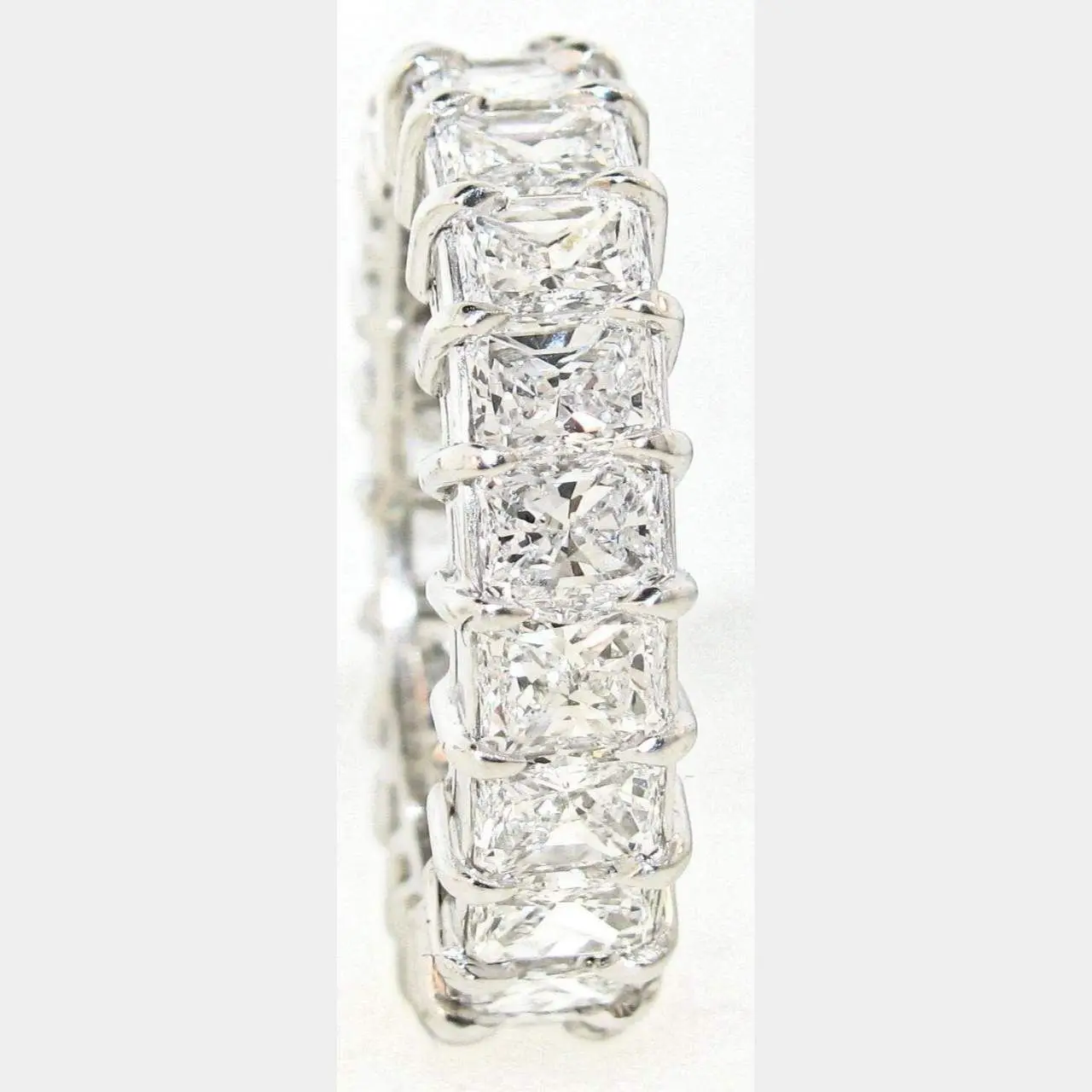 Best Selling Women Fashion Accessories 0.13 Ct Diamond Ring for Girls Gifting Purpose with 18 Kt Real Gold from Indian Supplier