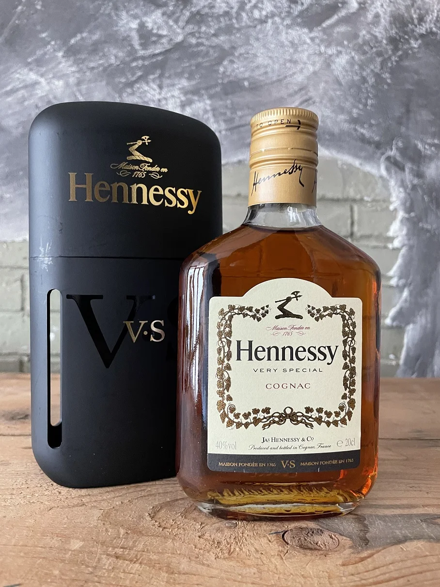 Hennessy-VS-Black-Sleeve.jpg