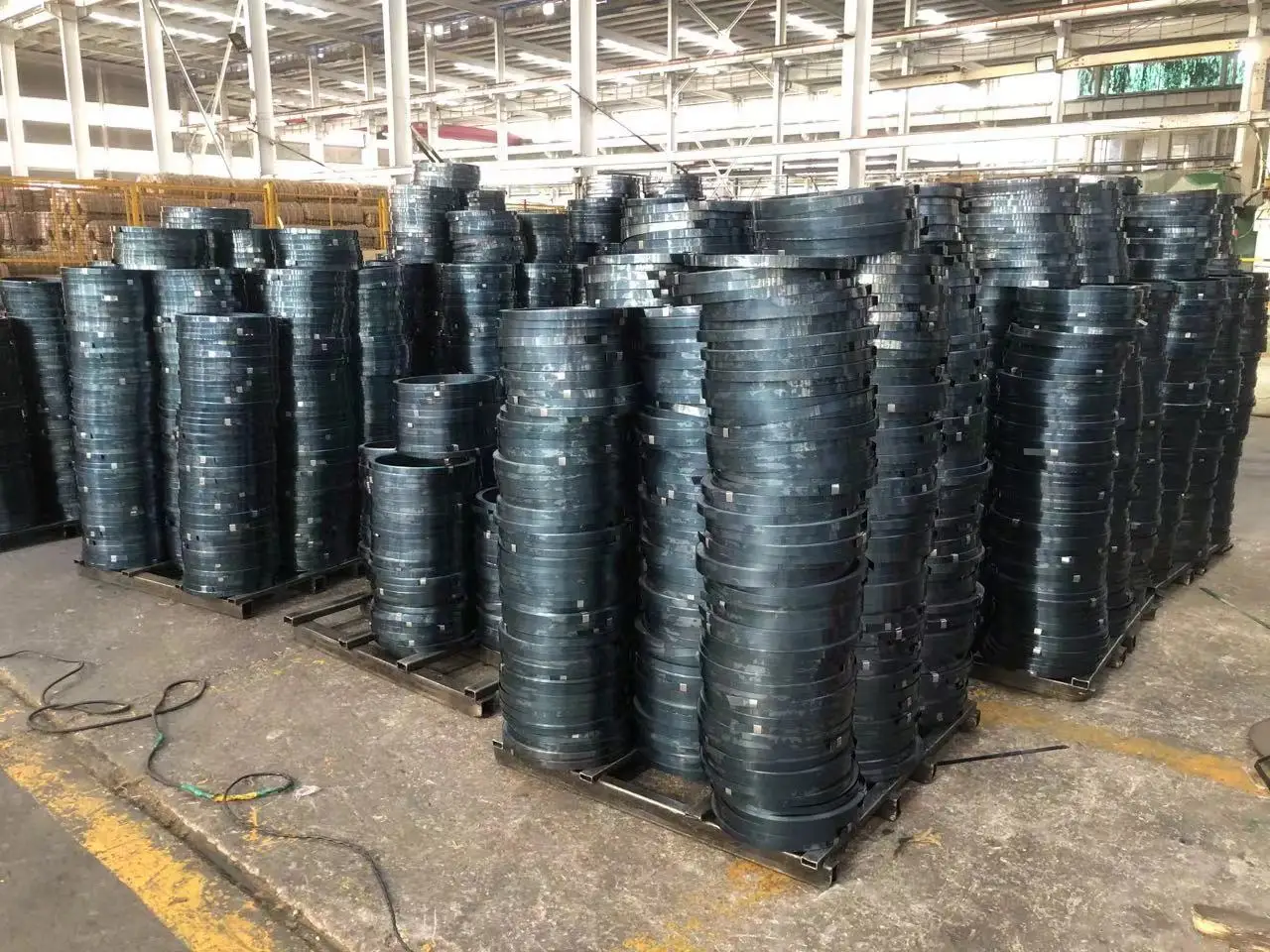 High Quality Professional Blue oil steel strapping band steel packing strip Q195 for China Factory