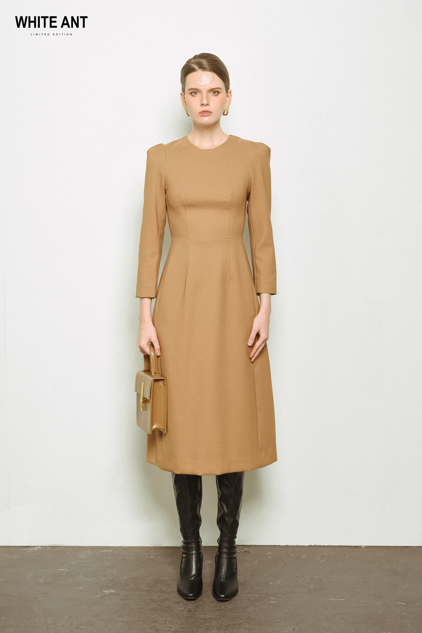 Женское платье с длинным рукавом