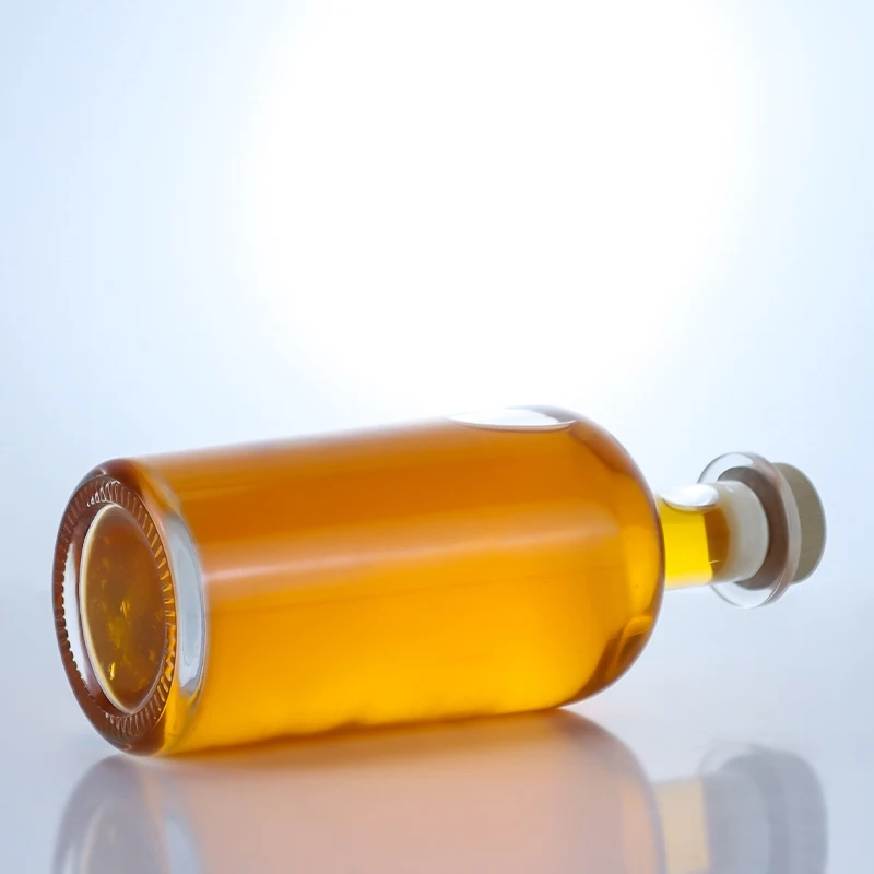 750 ml hot selling round transparent glass decanter with cork cap for vodka tequila rum gin whiskey