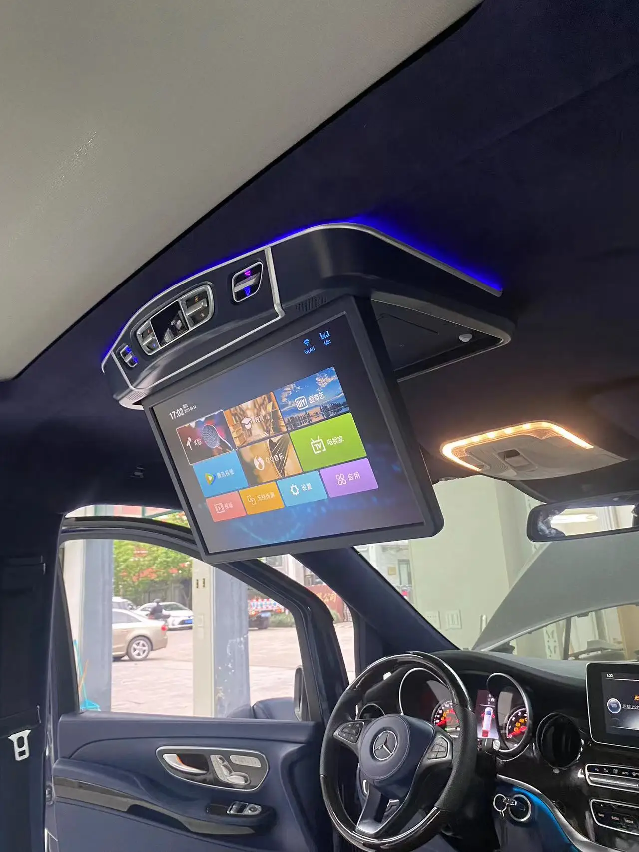 New style car interior accessories Luxury Touch Screen Ceiling Van TV vehicle monitor advertising display For Business Car van