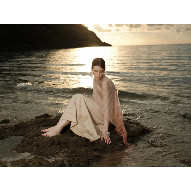 Бестселлер женские шарфы 2024 с галстуком по подолу женская одежда длинный шарф купро ткань на заказ этикетка Белый муравей Вьетнам