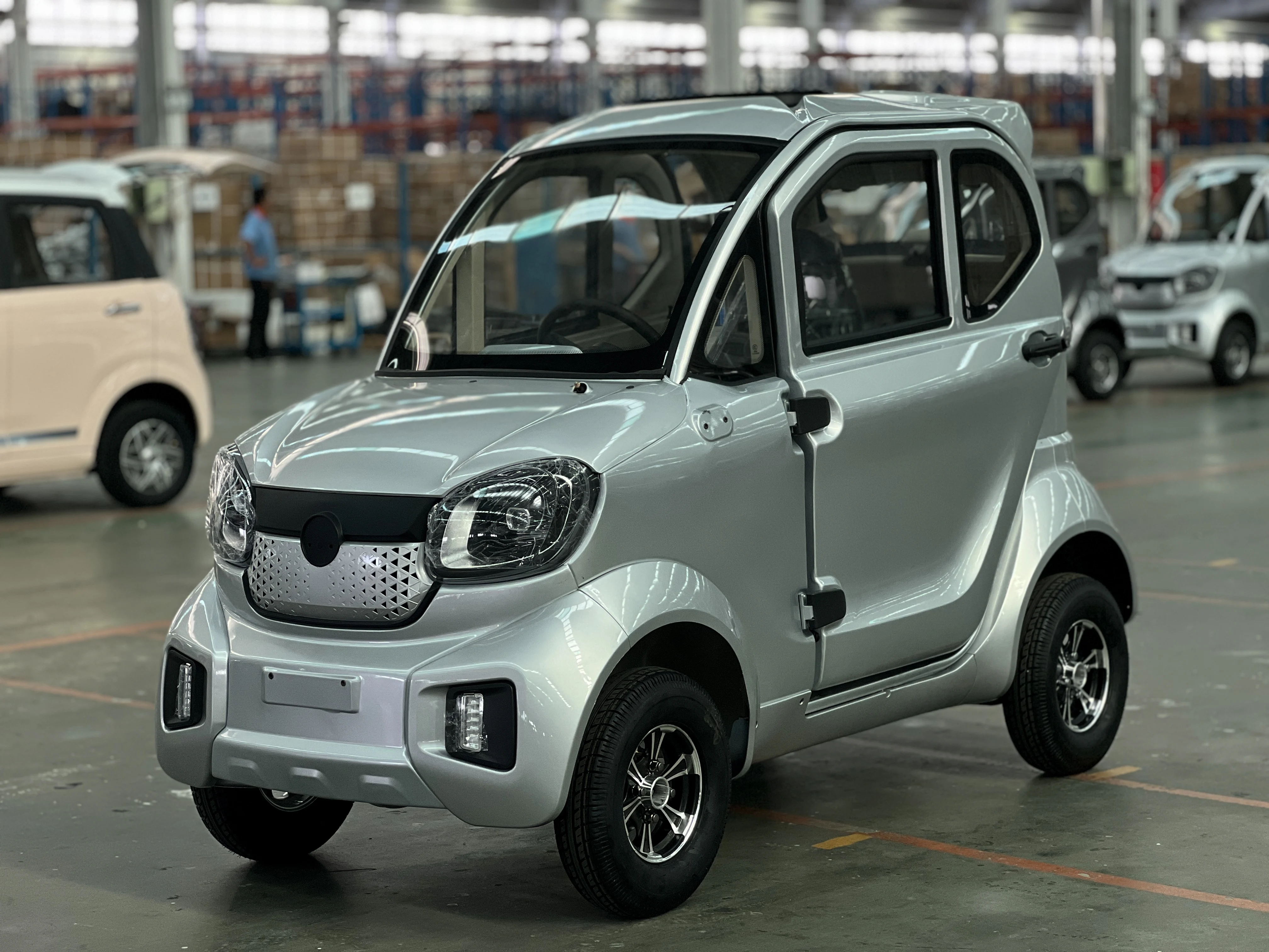 Popular Factory Supplier Mini Ev New Energy Closed Mini Electric Passenger Tricycle Car