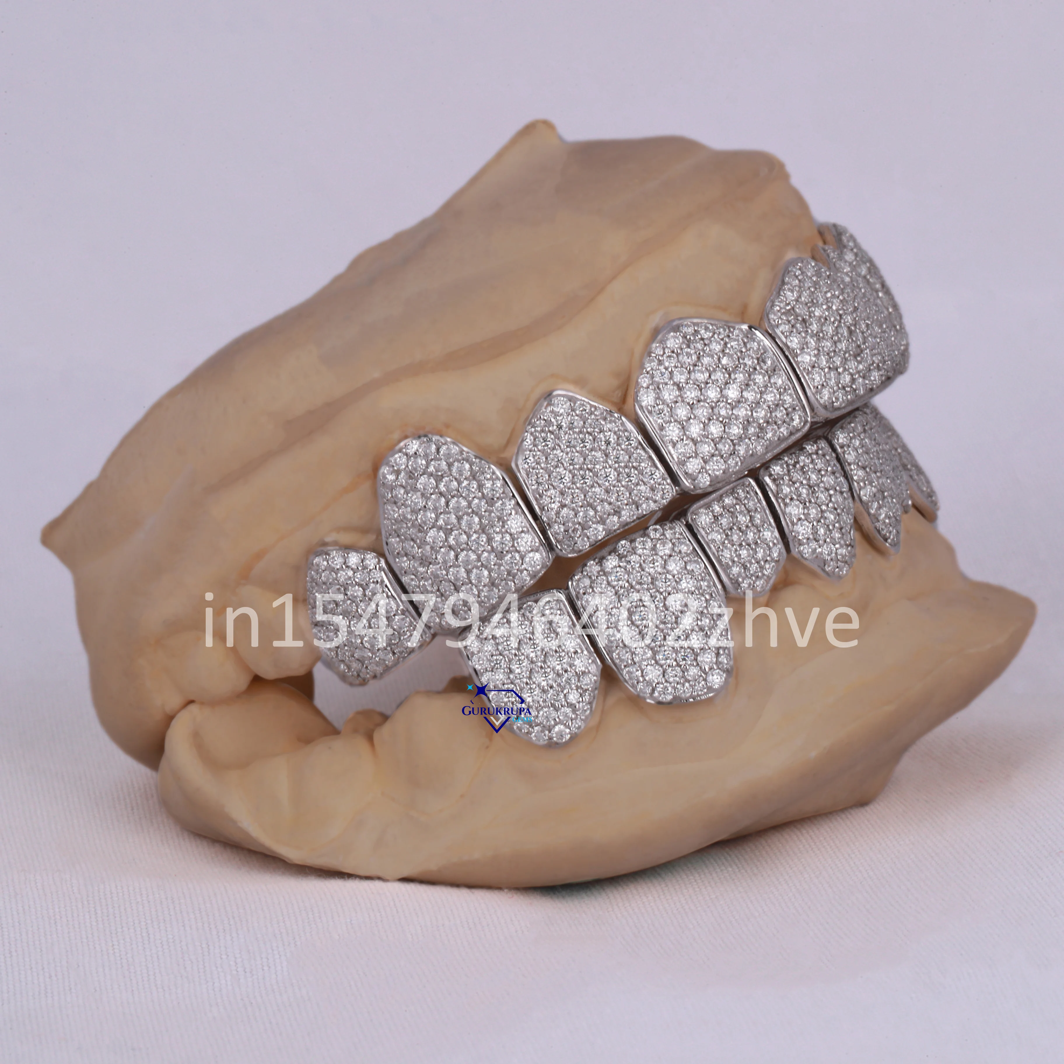 Custom Hiphop Teeth 8 Top Down 14kt White Gold Iced Out Labgrown Diamond Grillz Hand Setting with Enhanced Vvs Clarity