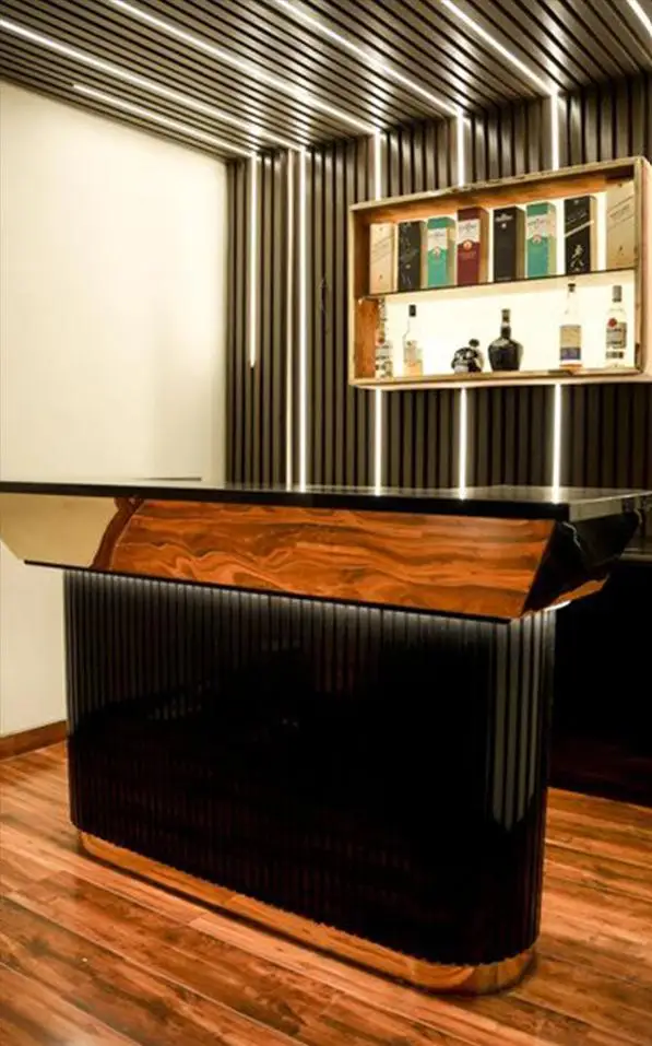 Custom-Made Wood Commercial Bar Counter Exclusive Whisky Cocktail Liquor Bar Design Ideas for Club Interior Decoration