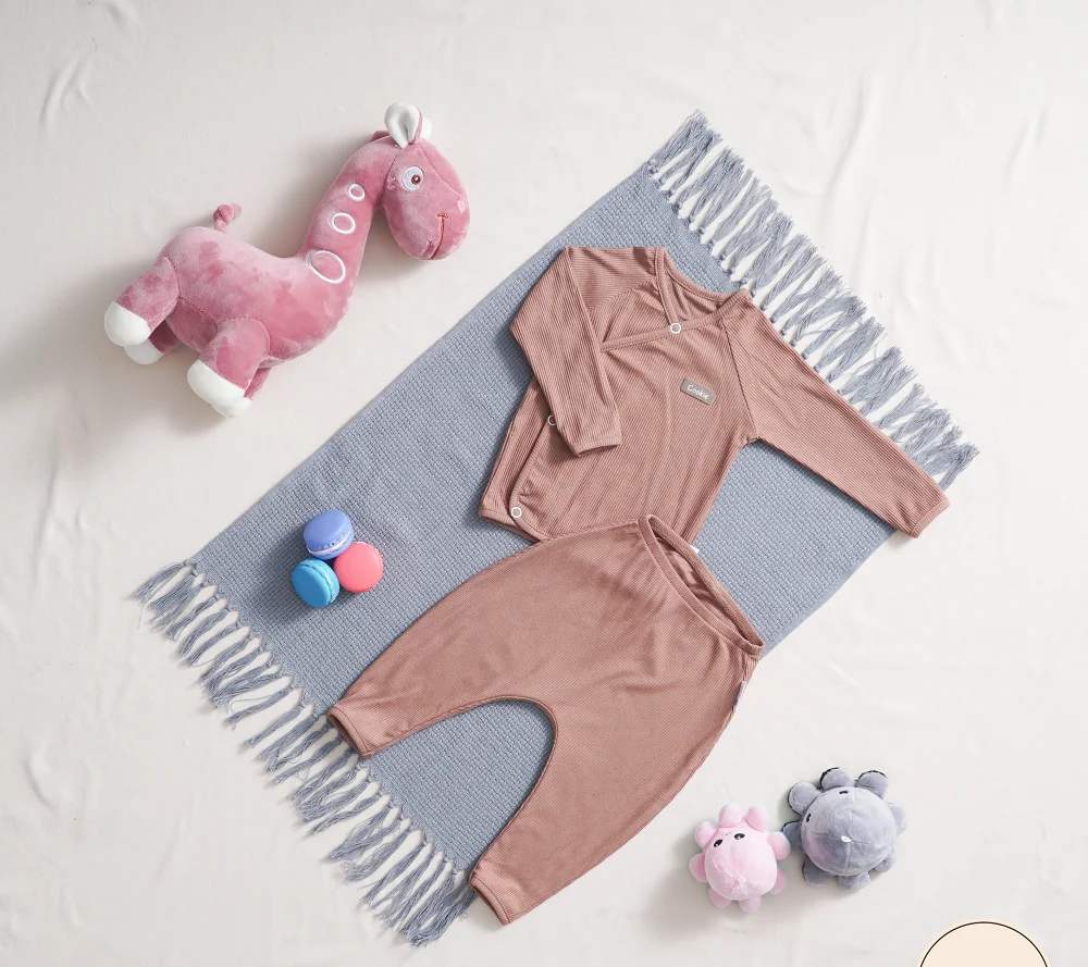 Wholesale Baby Clothing 0-6 Months Size 95% cotton 5% elastane Unisex Newborn Baby Set with a long-sleeve
