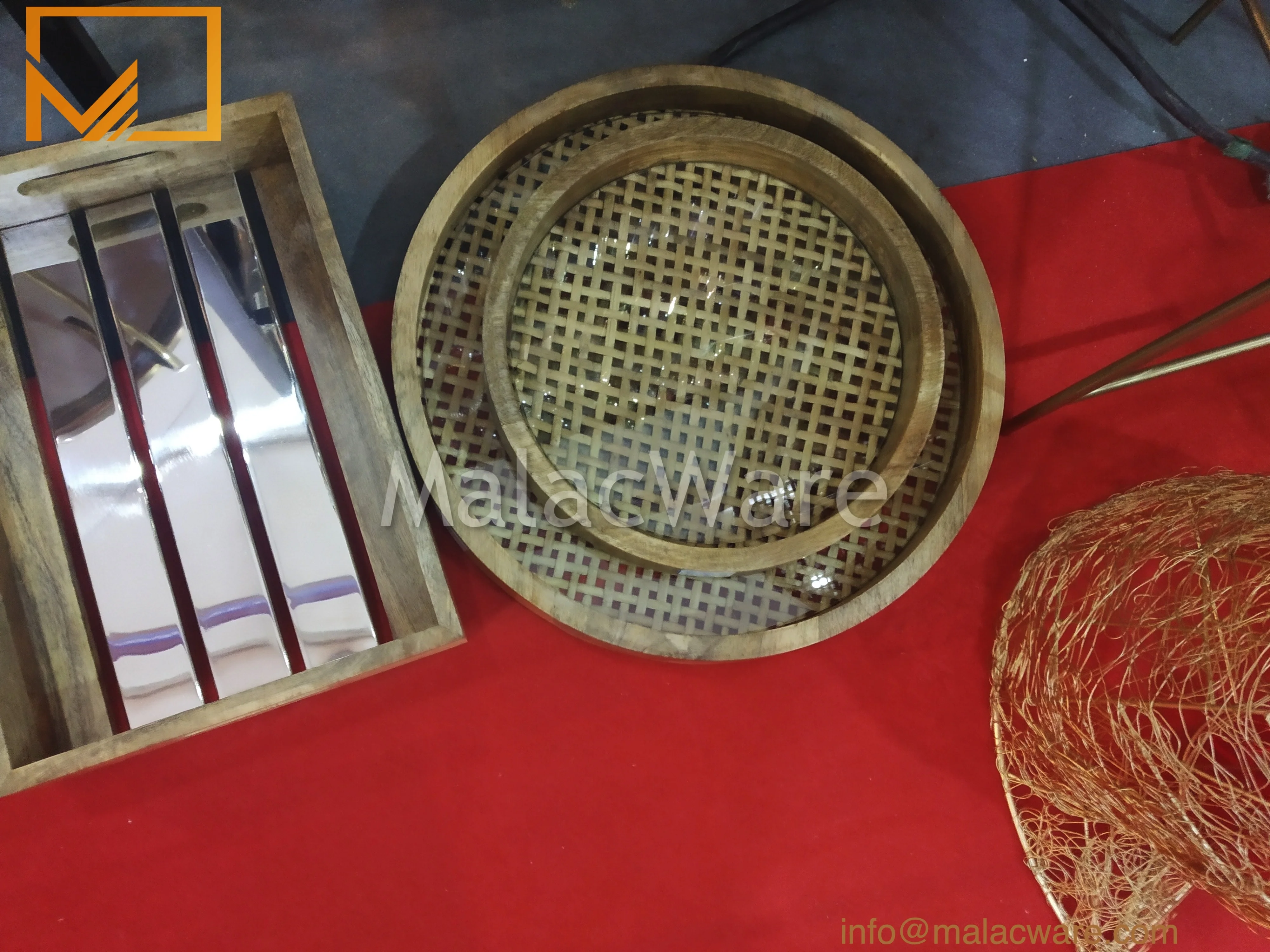 home kitchen daily use serving wood tray round shape attractive designer wood glass tray