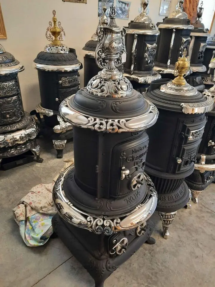 Modern Design Oven Stove Wood Burning Stove with Oven Cast Iron Sale Black Enamel Steel Glass Building Surface Office Technical