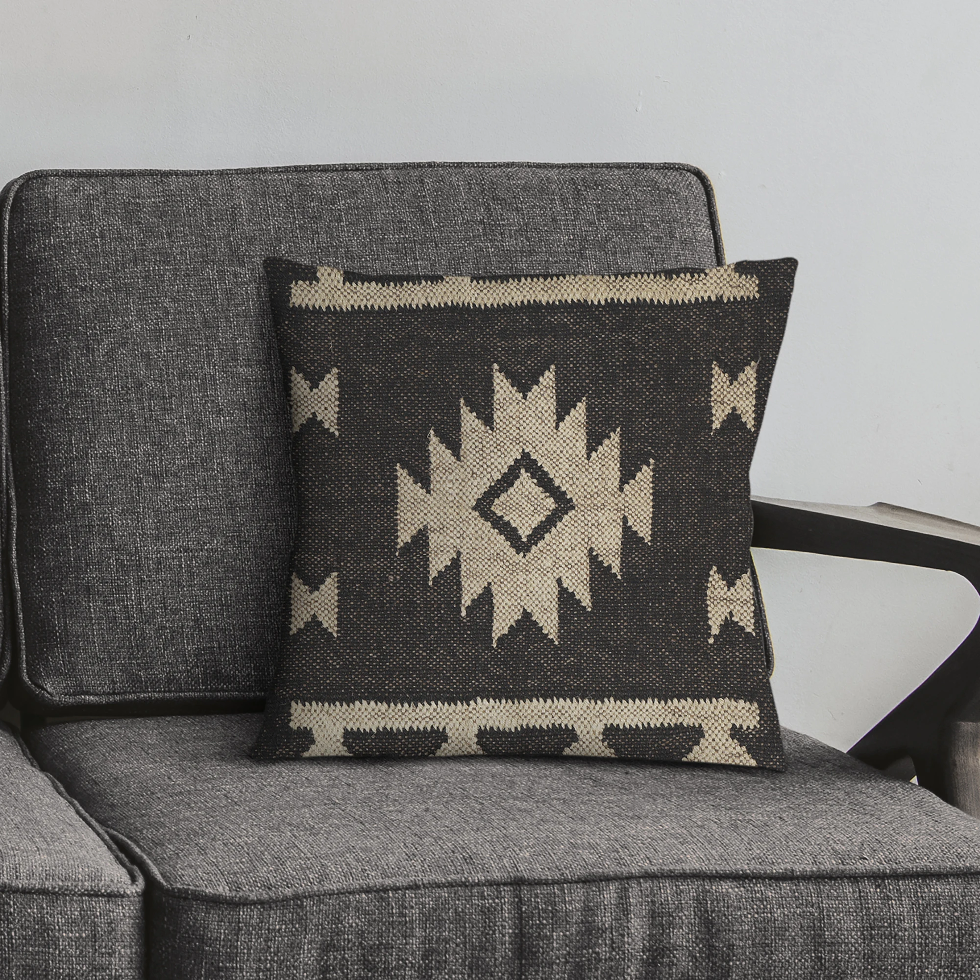 Handmade Wool & Jute Anti-Slip Sofa Chair Back Pad High Quality Home Decoration round Cushion Soft New Style Pillow at Low Price