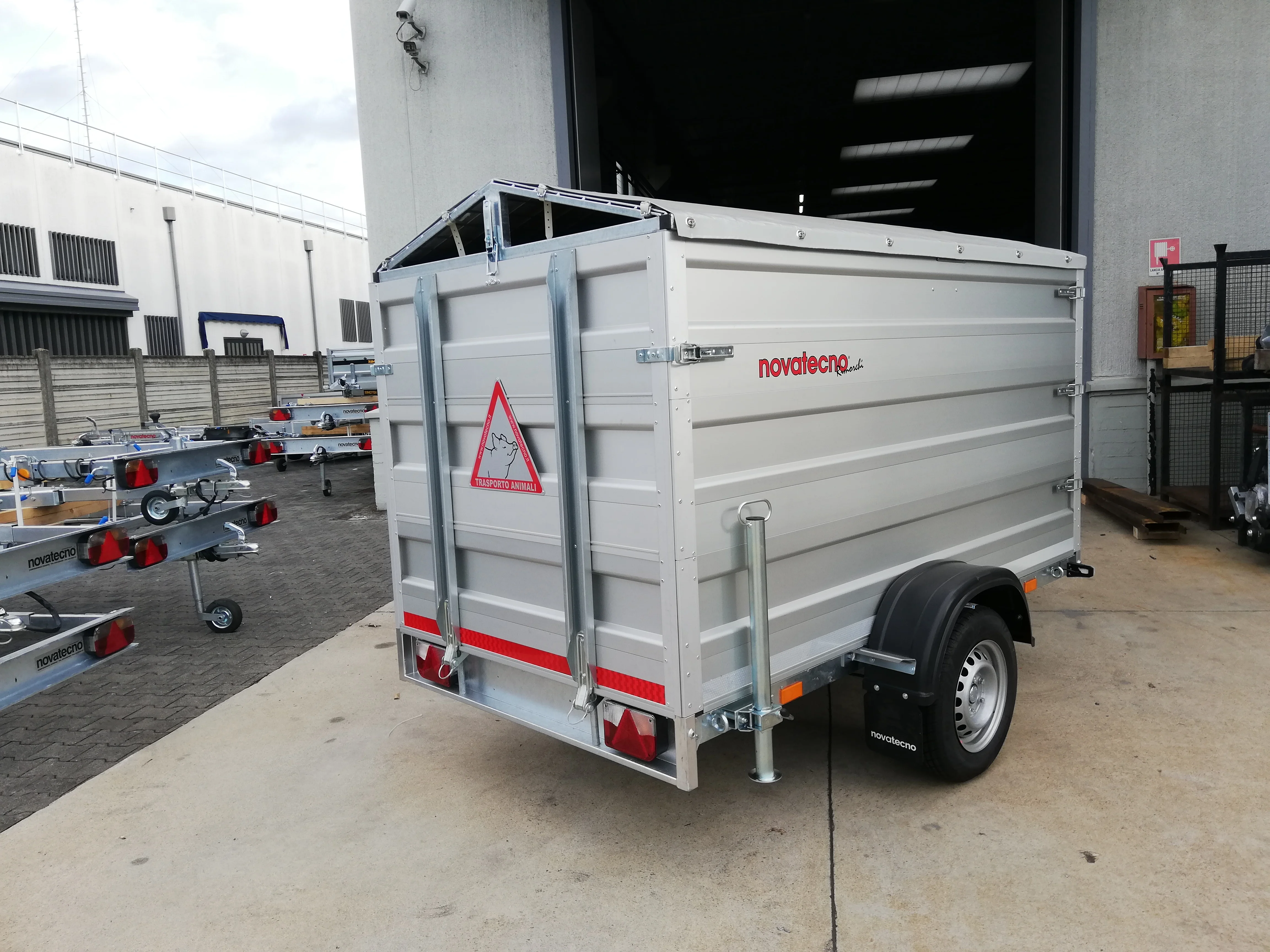 high italian quality trailer MTE 240/13 SET CF perfect for trasporting goods and animals trailer