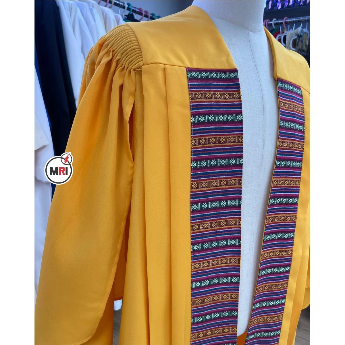 2023 classic American school uniforms torge graduation customized wholesale graduation gown for adults bachelor graduation gowns