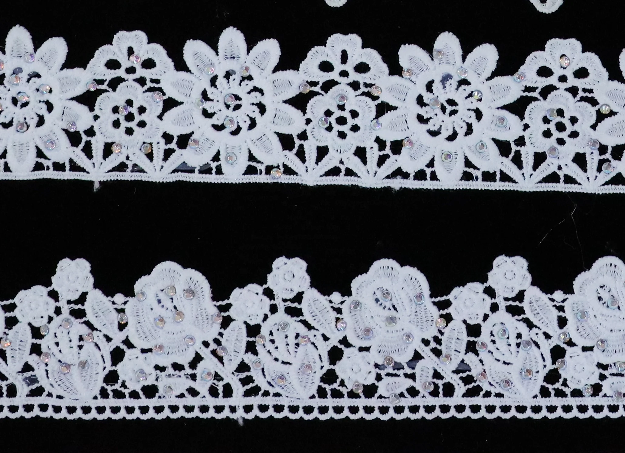 Ribete de diamantes wholesale shiny rhinestones 3d flower lace trim bridal white sequin nylon lace trim for lingerie decoration