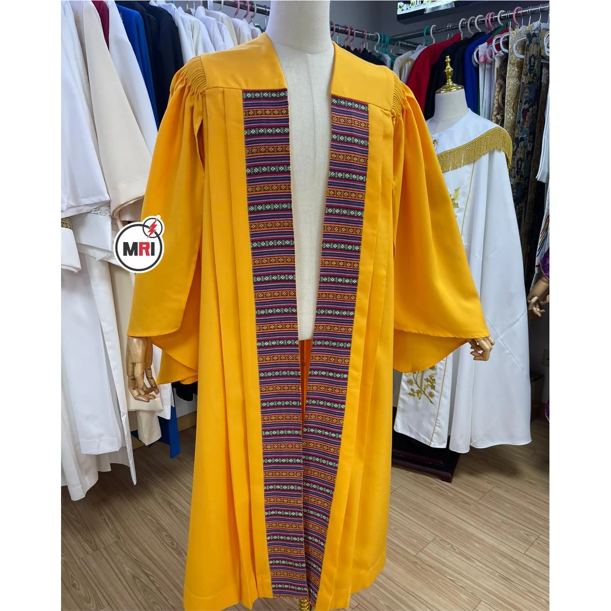 2023 classic American school uniforms torge graduation customized wholesale graduation gown for adults bachelor graduation gowns