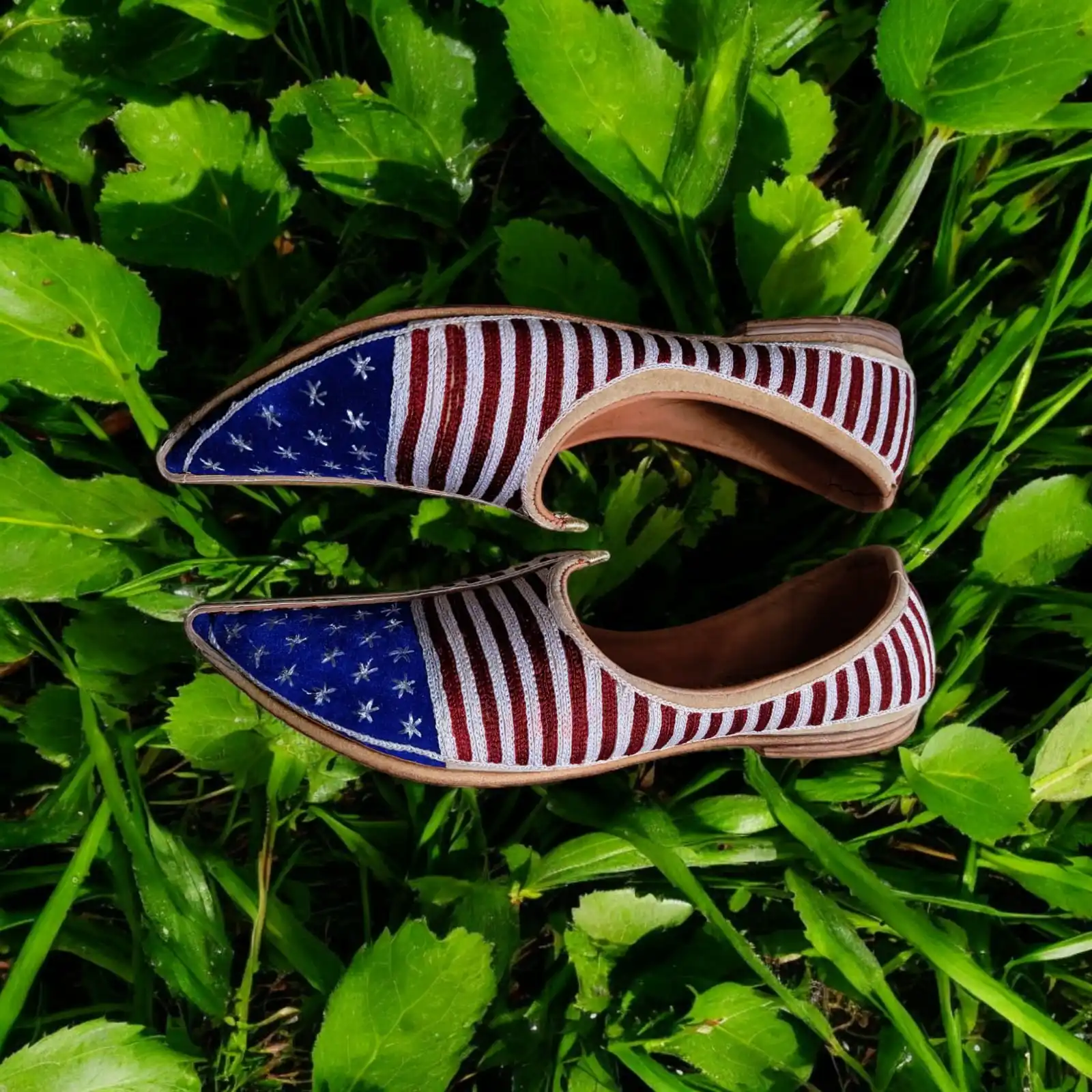 Best Selling Handcrafted Genuine Leather Mojari Traditional Festive Wear with Elegant Embroidered Flower Design for Export