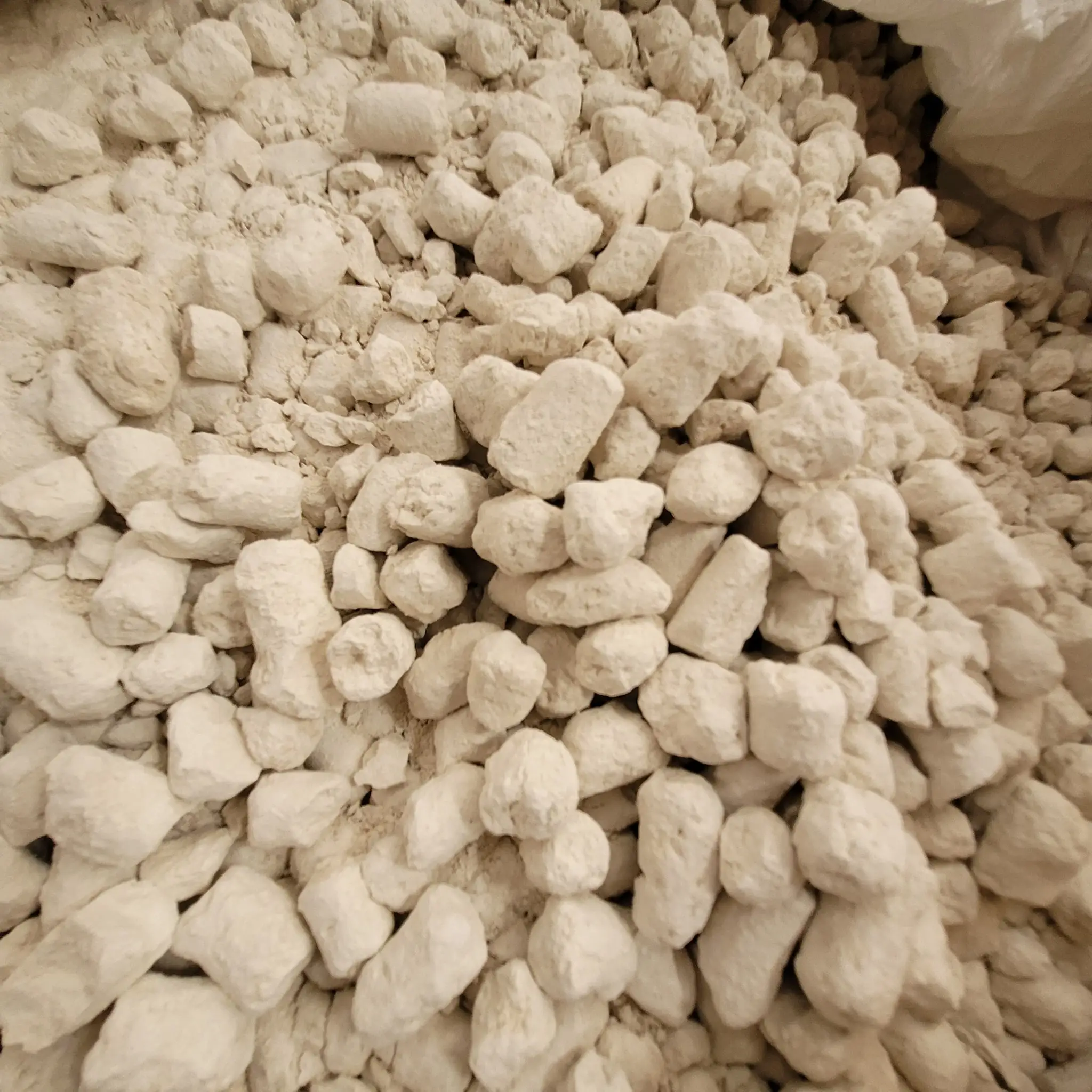 Hot Sale factory price Vietnam cosmetic grade calcined kaolin clay powder price Hot sell kaolin clay for ceramic