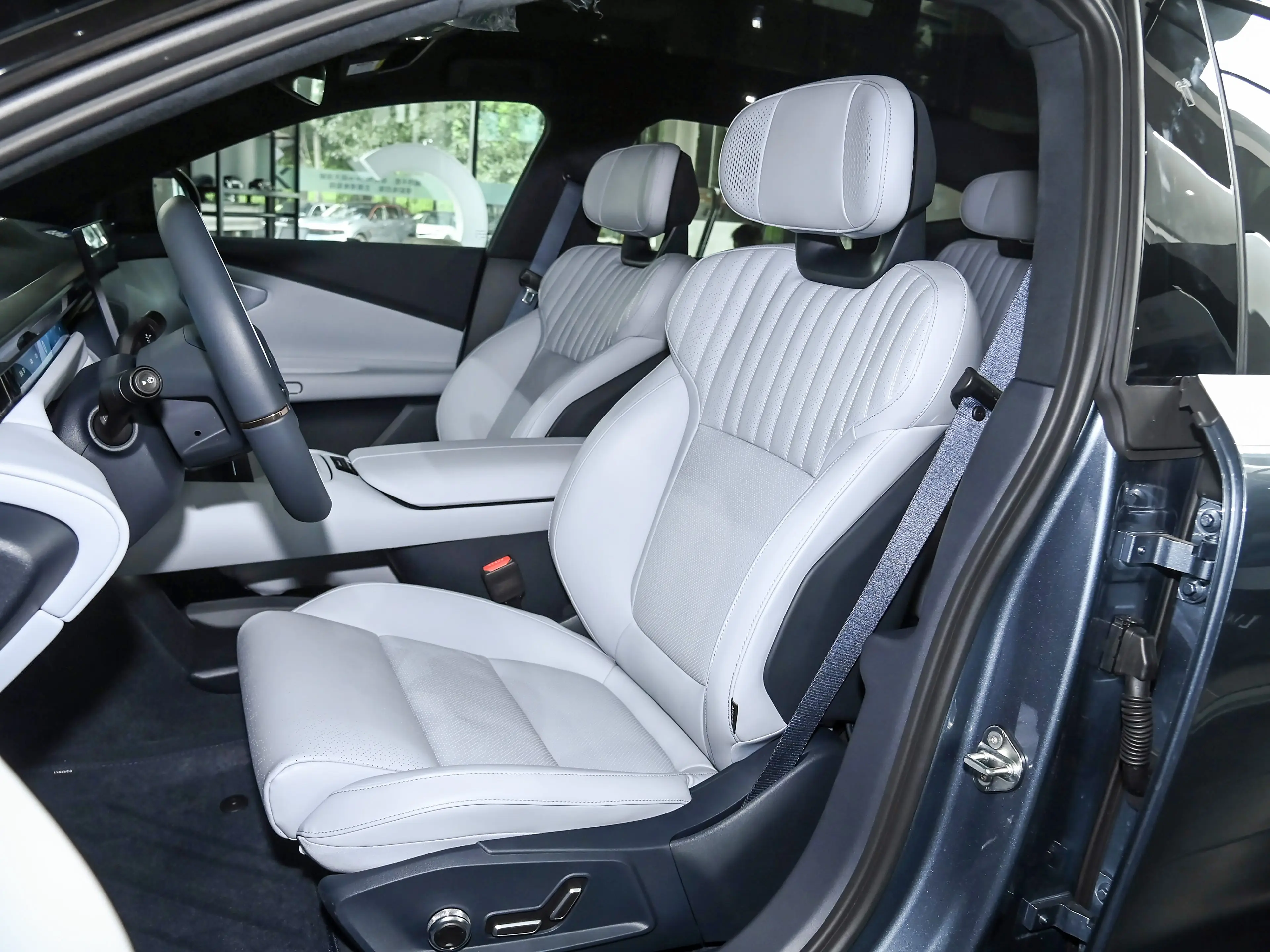 HUGE AUTO Lynk&co Z10 2025 95kwh 702km 4WD SmartDrive Ultra