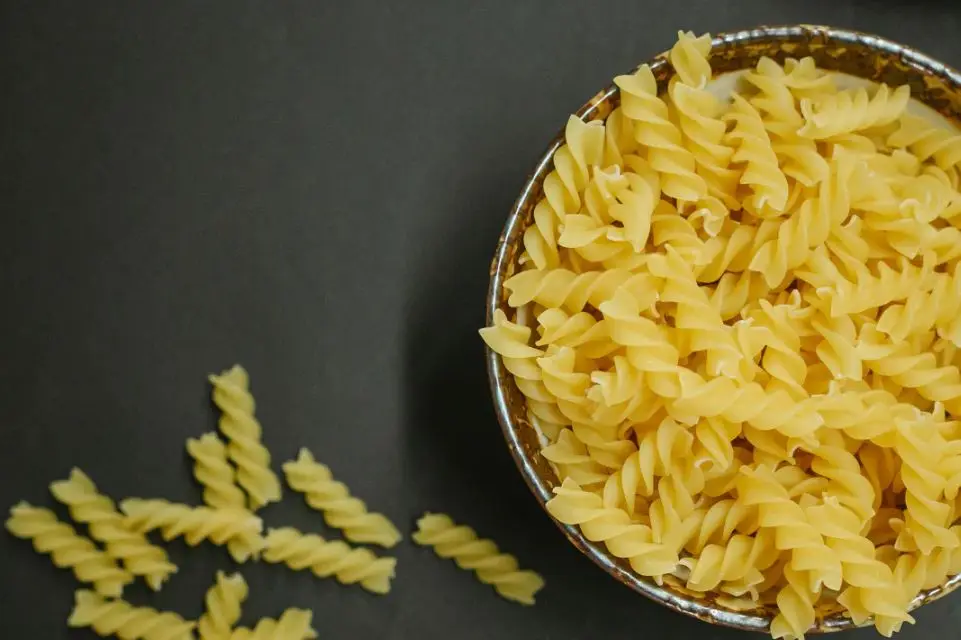 Italian traditional pasta fusilli macaroni good price dried fusilli macaroni pasta with durum and tough texture fusilli macaroni