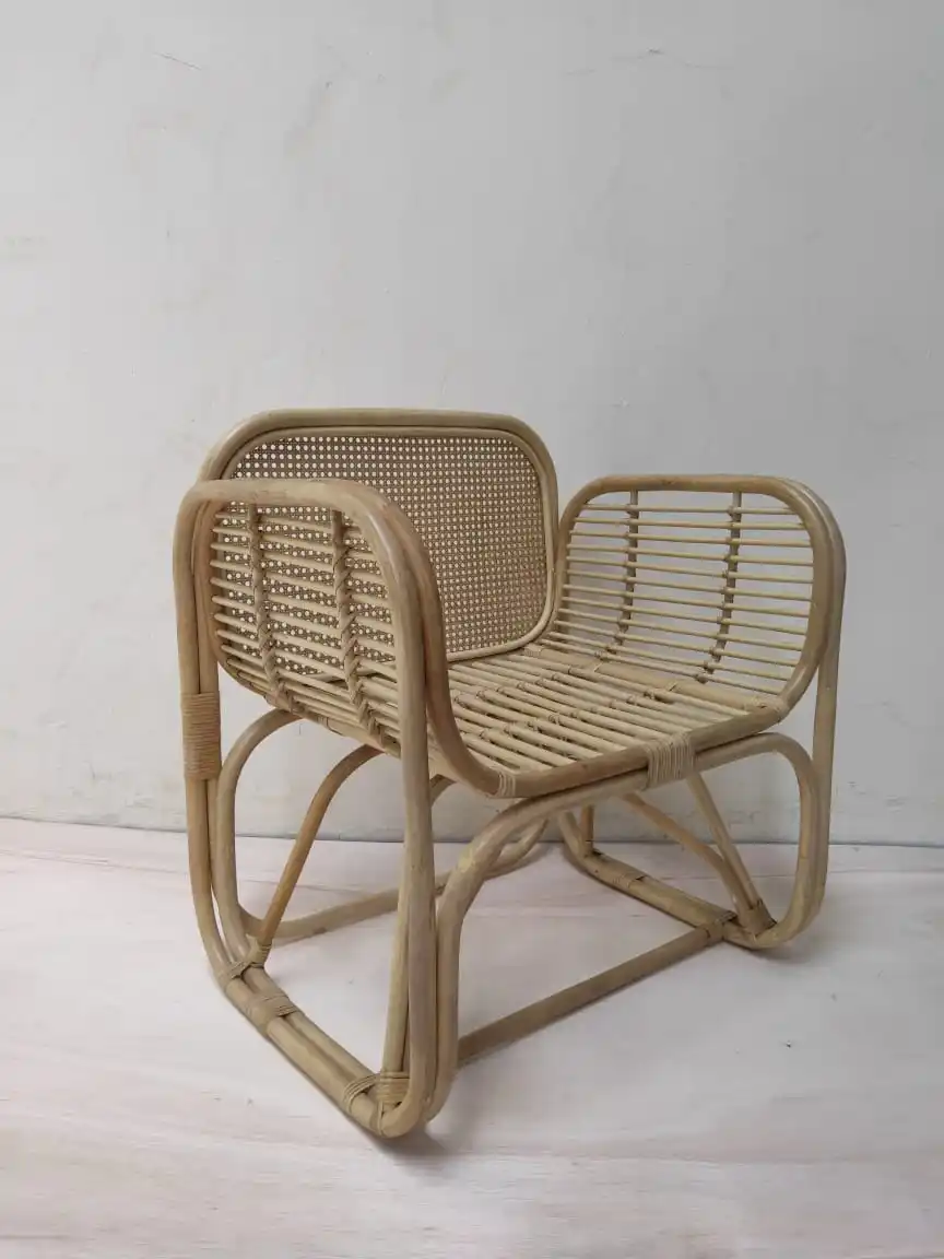 Wholesale stackable cafe bistro wood seat restaurant design bar luxury rattan wood chair