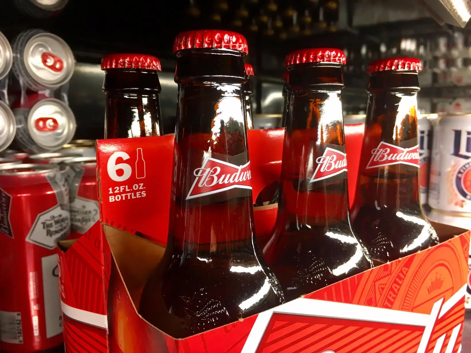 Budweiser более крупное пиво 330 мл/Budweiser пиво/бутылка и банки