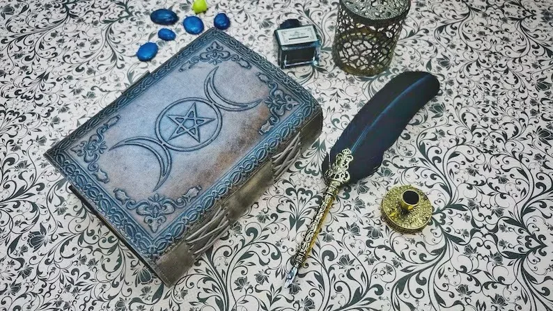 Кожаная книга «Богиня Луны»