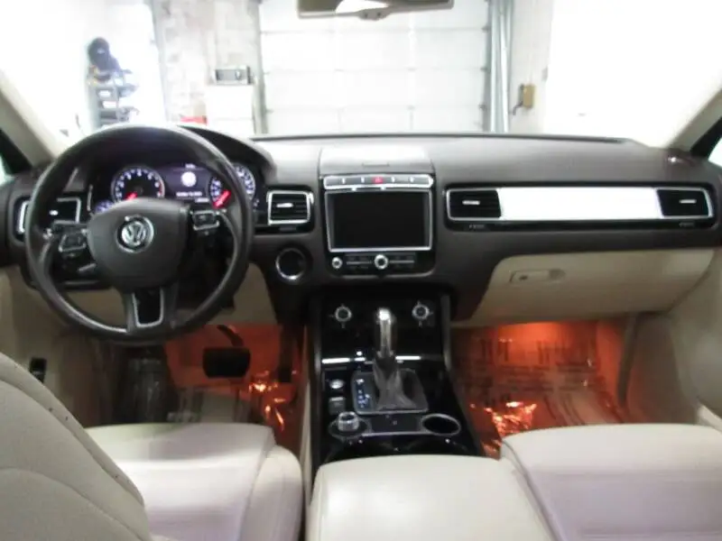 Самая дешевая продаваемая цена V o l k s w a g e n Touareg AWD VR6 Executive 4dr SUV подержанные автомобили для продажи.