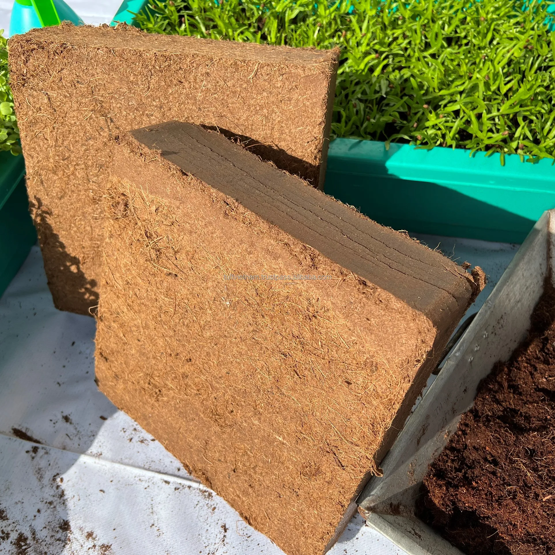 Hot sale Coco pith coir for plant in mini pots Low Ec Coco Peat Blocks From Tuff  Cocopeat 5kg Block Coconut Coir Peat from Viet