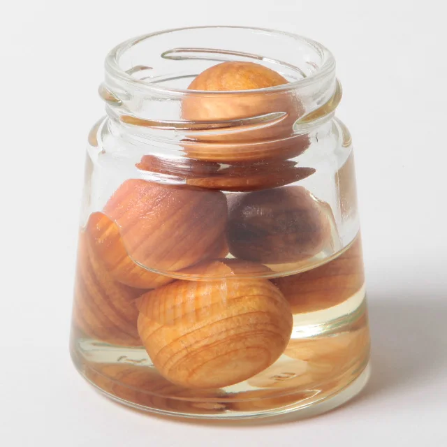 Аромадиффузор для камышей с использованием деревянного шара камфора дезодорирования очистки воздуха и лесного аромата.