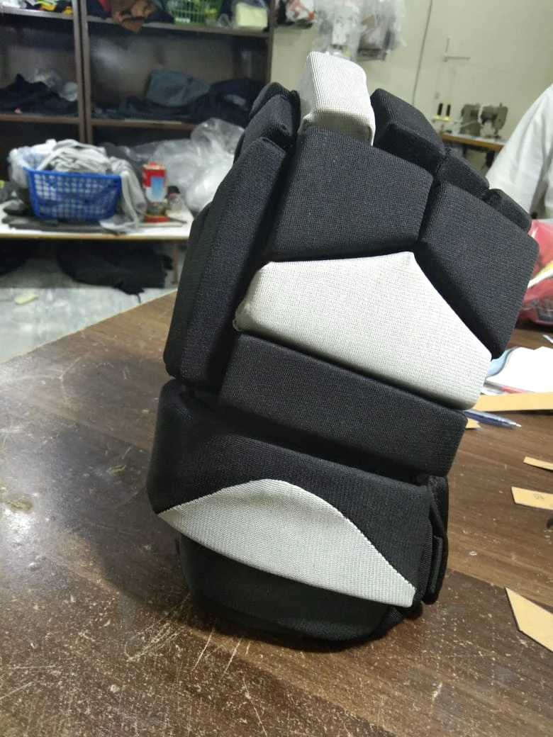 New Design Ice Hockey Gloves High Quality Men Sports Ice Hockey Gloves