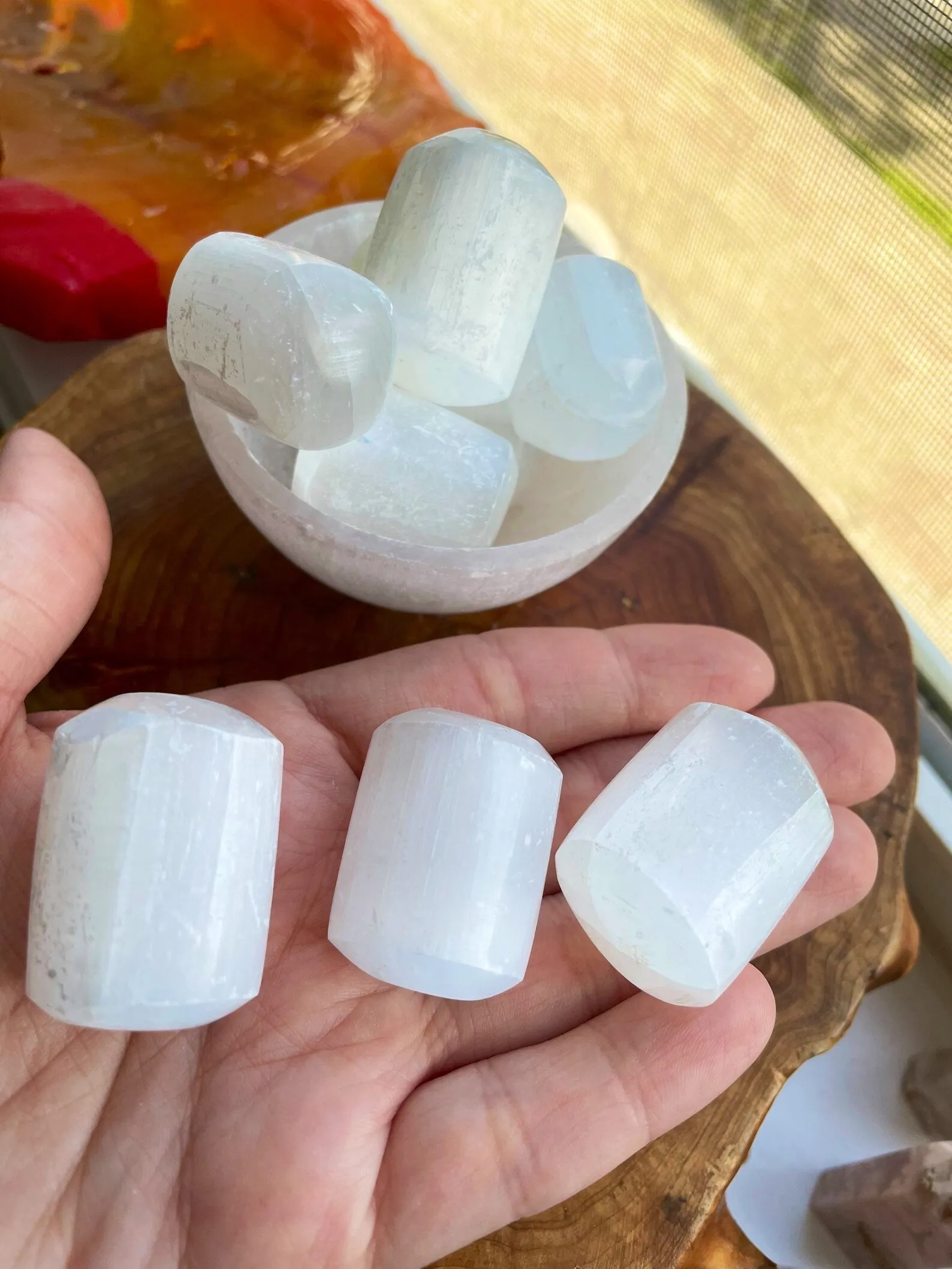 Wholesale High Quality Selenite Tumbled Stone Handmade Healing Crystal Tumble Stone Gemstone Agate Feng Shui Carved
