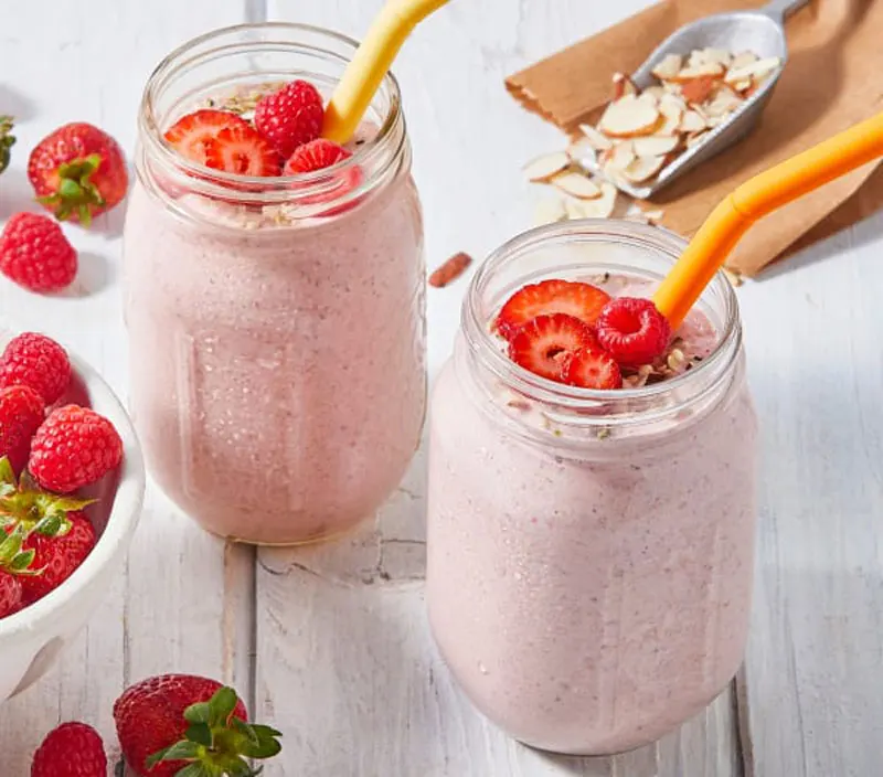 Food powder extracted from natural strawberries used in cooking and popular drinks
