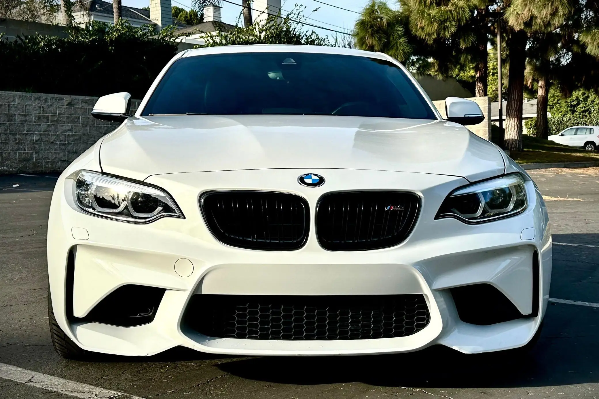 Используется 2018 BMW M2 готов к отправке