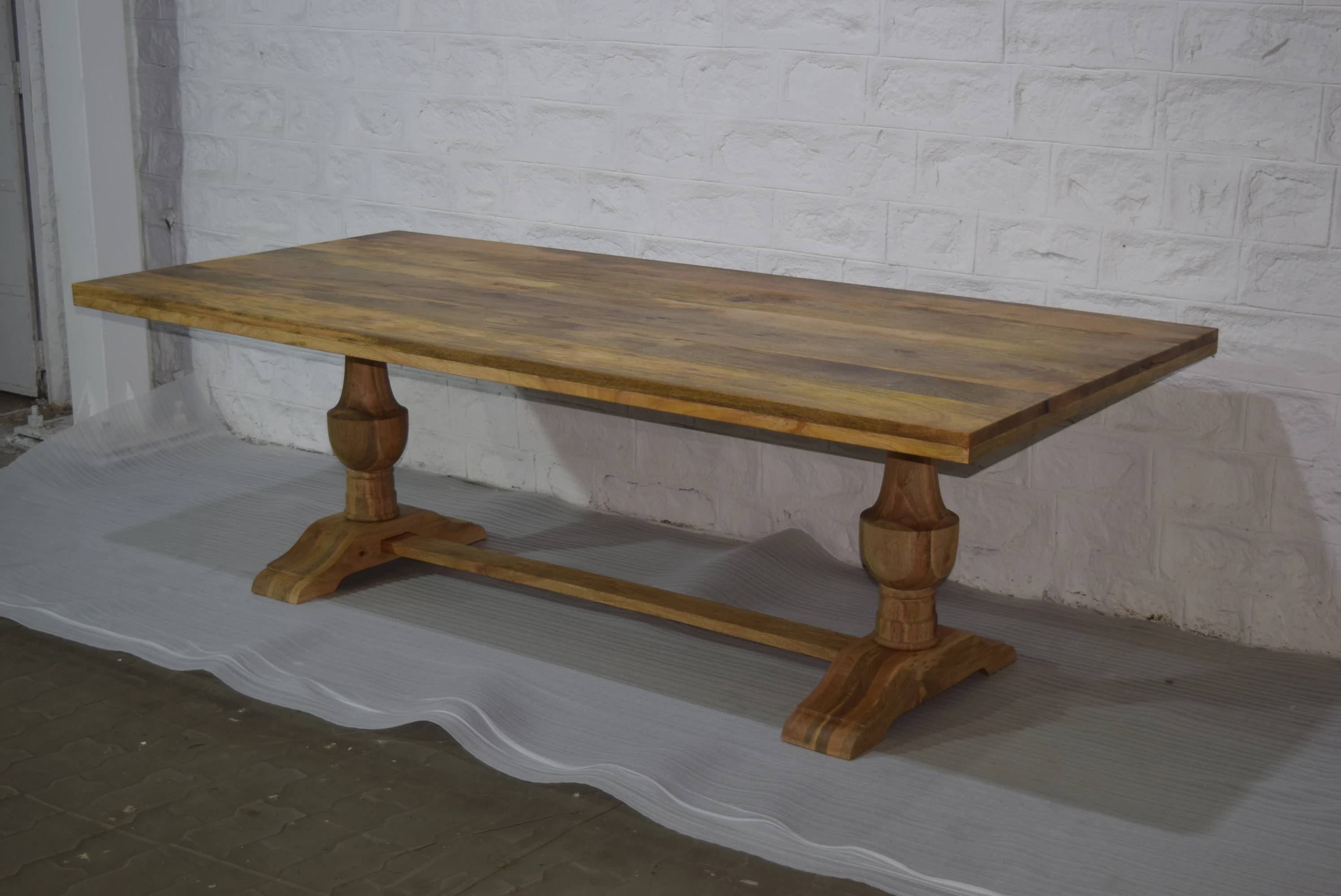 Premium Quality Natural Finish Solid Mango Wood Dining Table Vintage Style European Design Home Hotel Restaurant Modern Bar Use