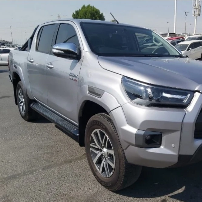Использованный чистый toyota HiLux 4x4 для продажи