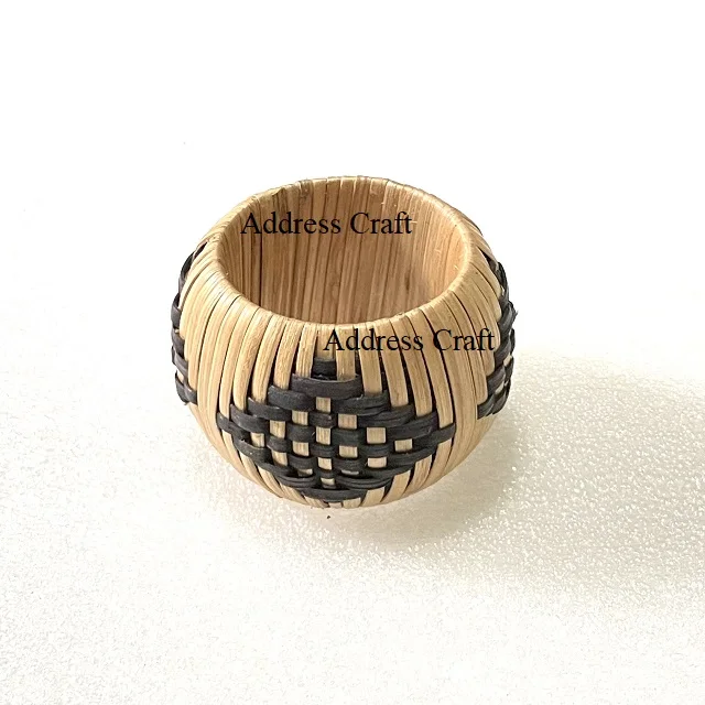 Luxury Style Hand Woven Wicker Round Shape Napkin Ring Table Accessories Parties Wedding Decor Unique Design Rattan Napkin Ring