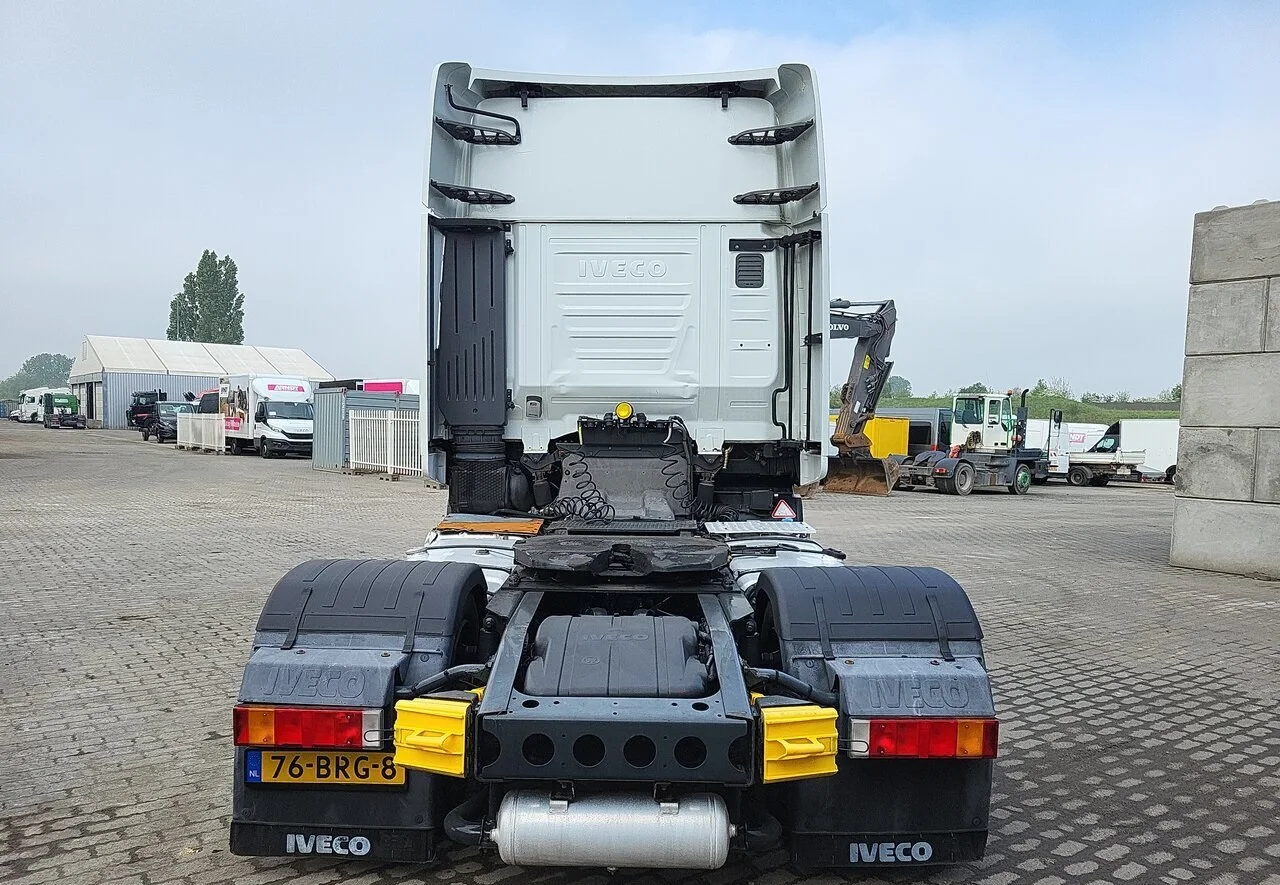 2015 Iveco Stralis 460 E6 4x2 Автоматическая головка дизельного грузовика Euro 3/Euro 2 стандарт выбросов 6x4 привод ЗАДНЕЕ ЛЕВОЕ КОЛЕСО для продажи