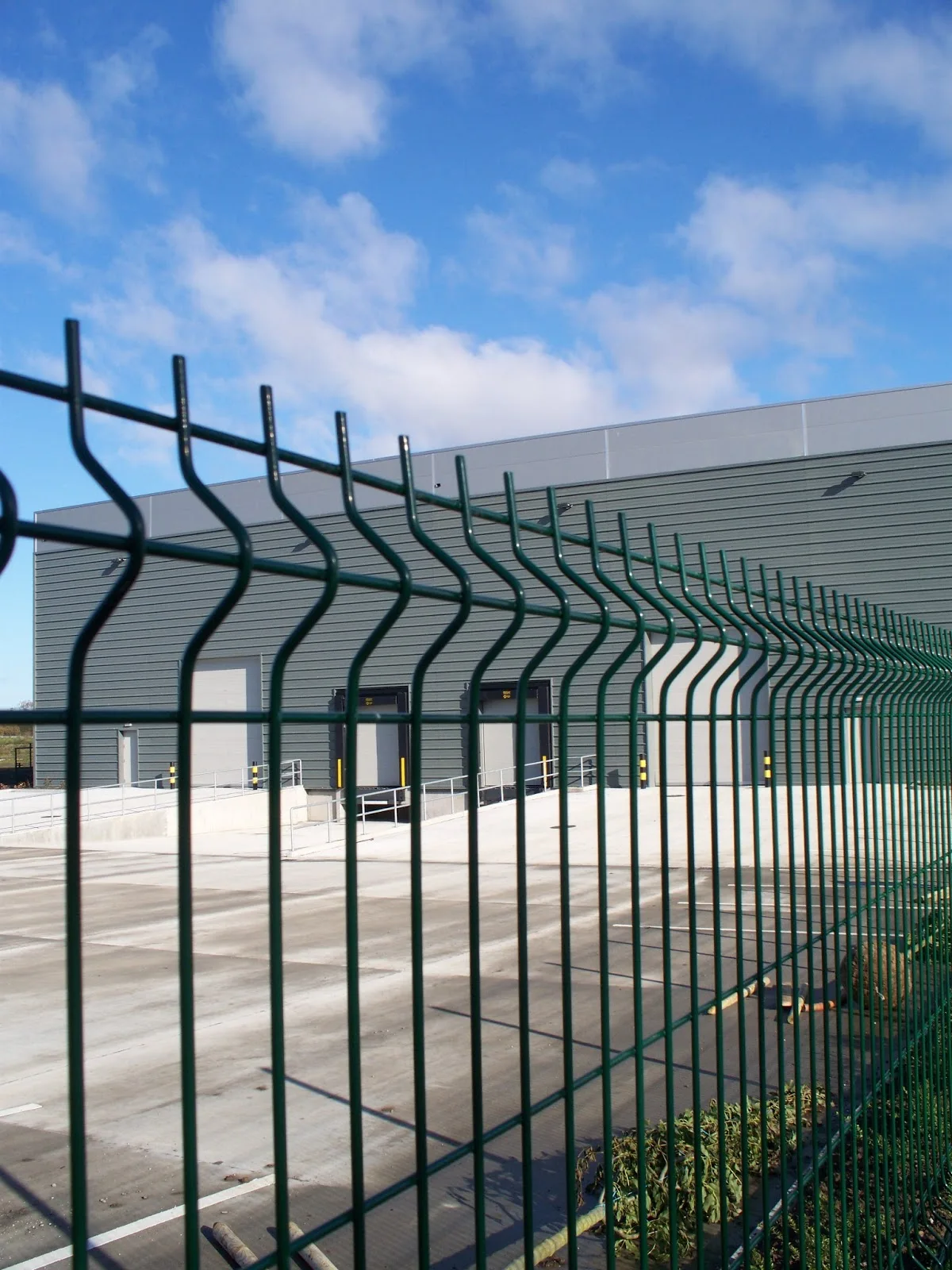 Galvanized Hot-Dipped Galvanized Powder Coating Heavy Duty Metal 3d Welded Wire Mesh Fence Panel With Pole and Post For School G