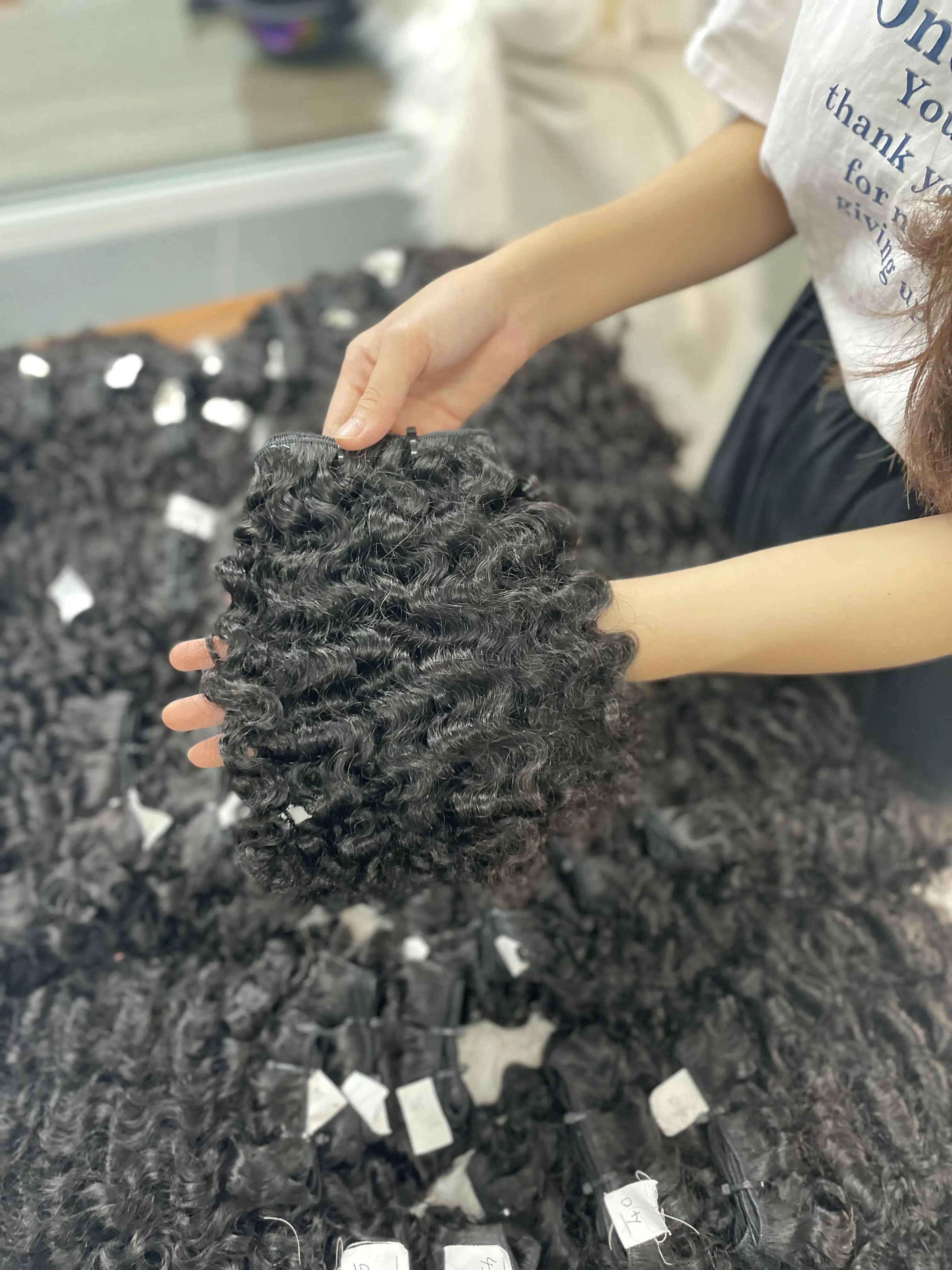 Hot Sale Vietnamese Raw Burmese Curly Hair Unprocessed Virgin Natural Color Vietnamese Virgin Cuticle Aligned Human Hair