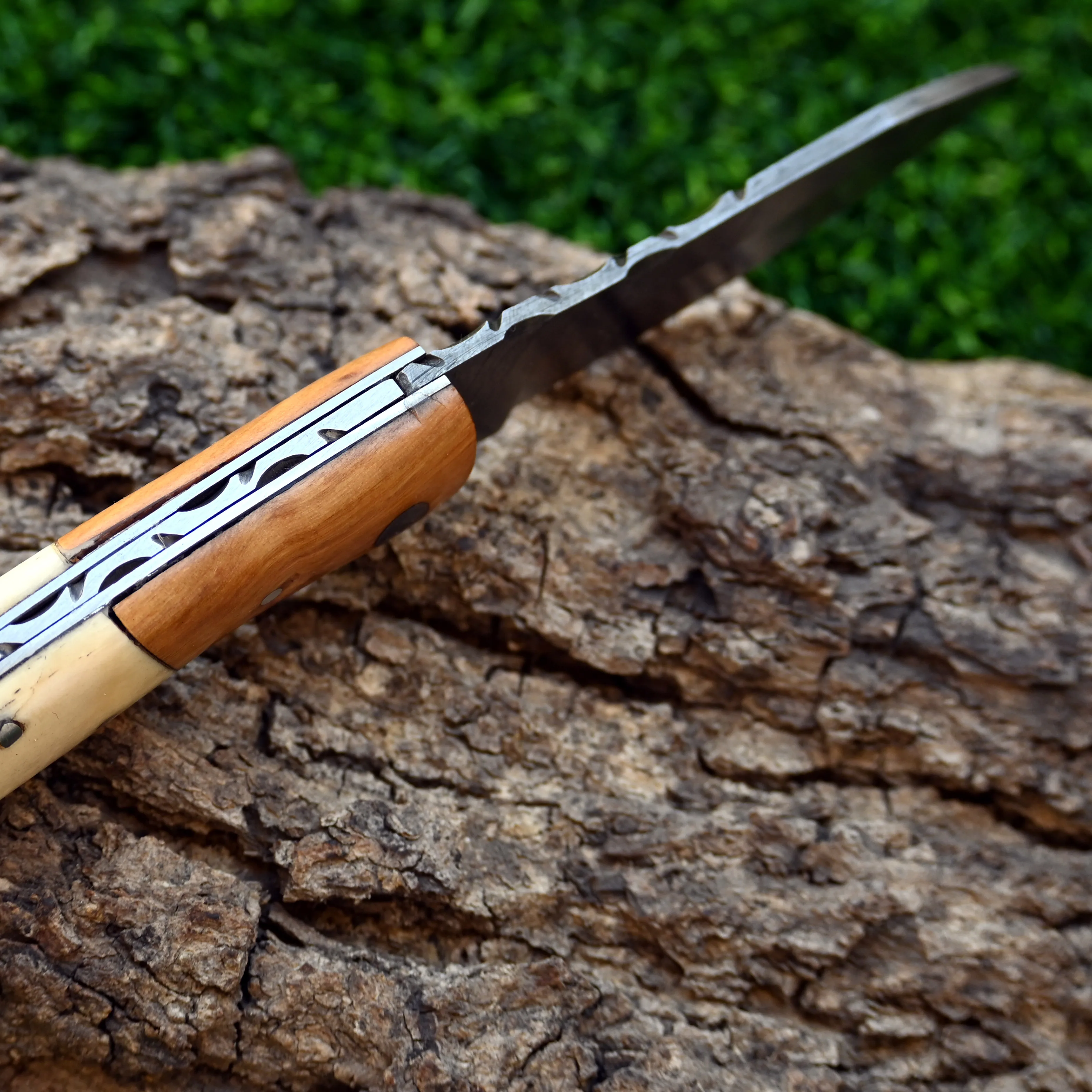 Top High-End Folding Knives Lightweight Black Handle D2 Stainless Steel Camping Pocket Knives