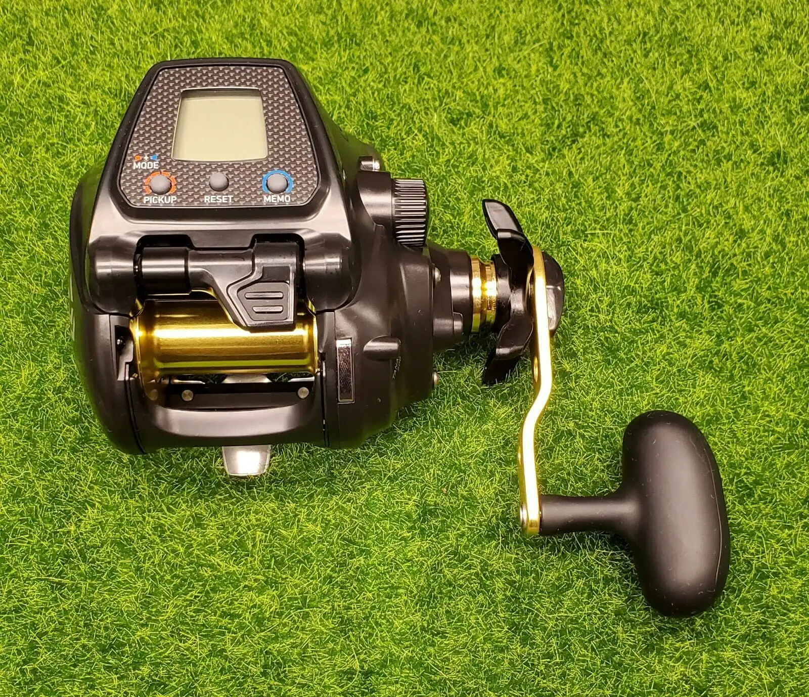 Tanacom 500 Power Assist Electric Fishing Reel Right and Left hand Ambidextrous Multicolor