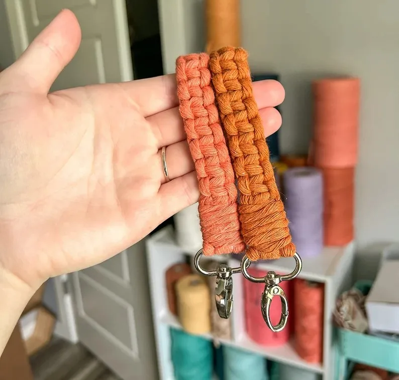 Wholesale Hand Woven Macrame Keychain Holder for Car Key and Bags Hanging Boho Hand-woven Keychain