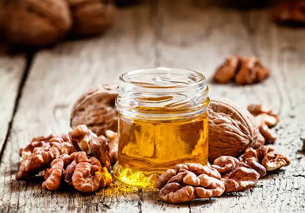 100% N-a-t-u-r-a-l Walnut oil Walnuts oil for massage Walnut oil bulk