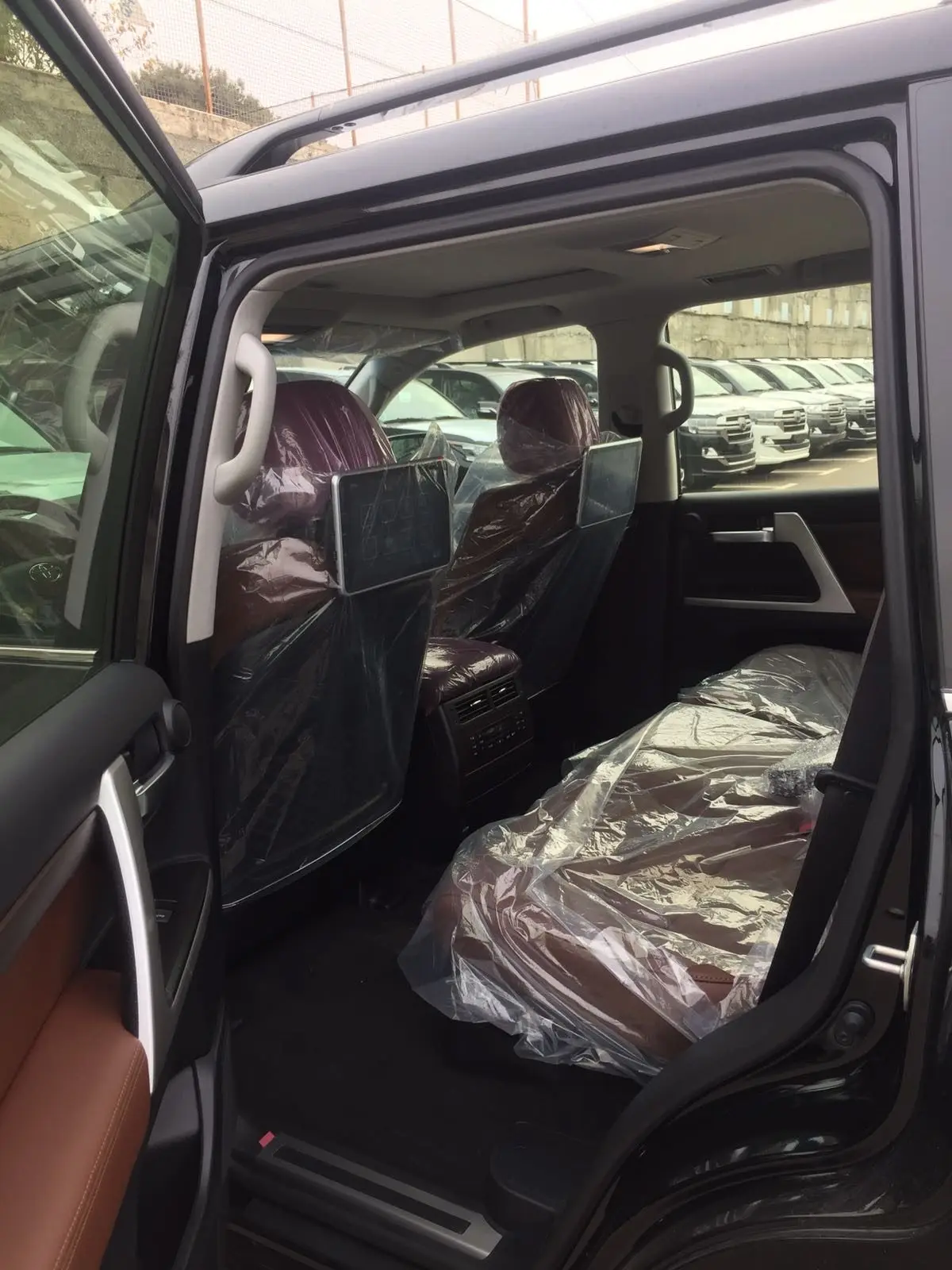 FAIRLY USED 2020 TOYOTA LANDCRUISER 200 4.5L TDI VX-R EXECUTIVE LOUNGE W/AHC/TSS  FOR SALE