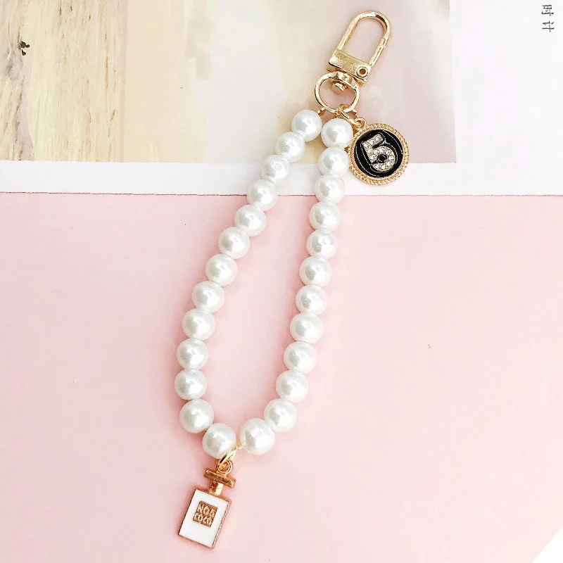 New Fashion Pearl Keychain Bracelet for Women Beaded Keyring Wristlet House Car Keys Ring Rabbit pendant key chain
