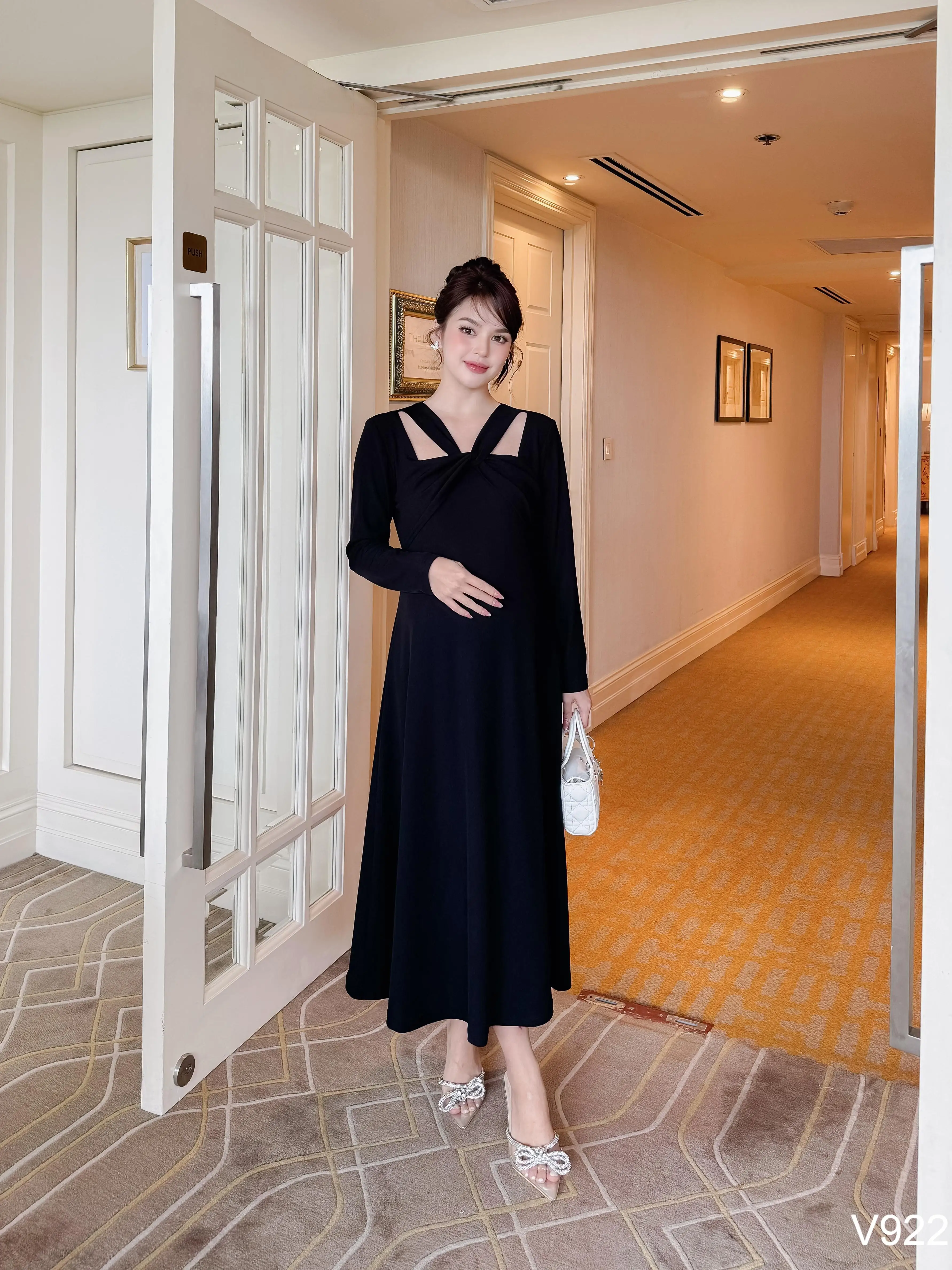 Custom Designed Minimalist Maternity Dress with High Elasticity Breathable Wool V922 Good Absorbency for Pregnant Women