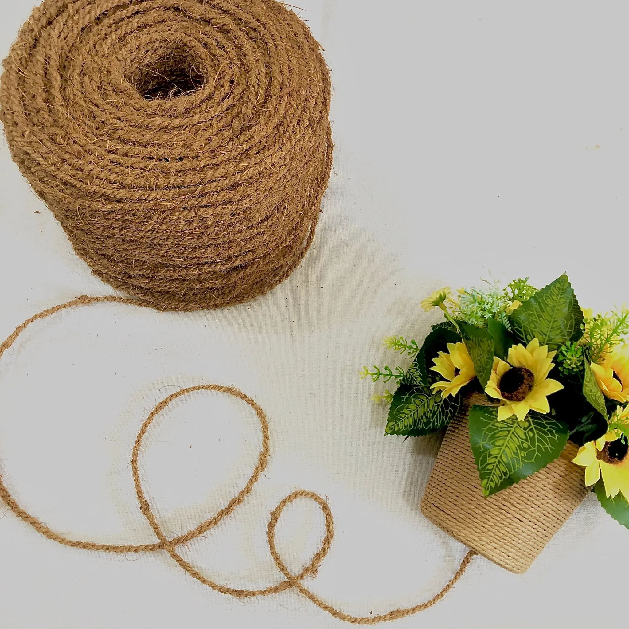 High Quality Natural Hand Woven Coconut Fiber Coir Ropes Twisted Yarn Coco Rope Made in