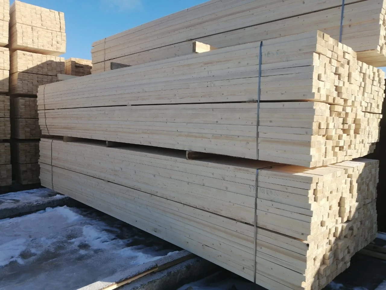 Wholesale Spruce Edged Wooden Board Timber Lumber Solid Board Industrial Wood For Construction Wooden Planks