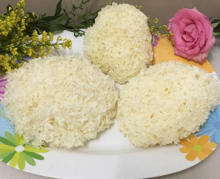 Manufacturer Price Viet Delta Brand Tremella mushroom  High Quality Snow Fungus Grown in Viet Nam