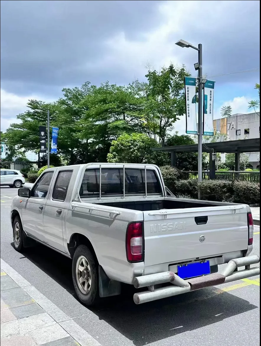 Отлично используется Nissan грузовой Пикап 4*2 пикап 